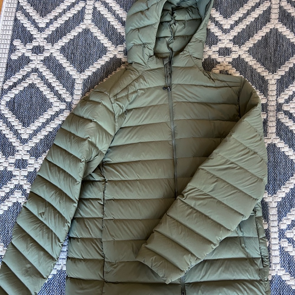 Lululemon Navigation Down Hooded Large Hoodie